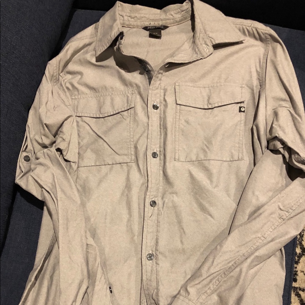 Men’s gray button-down shirt